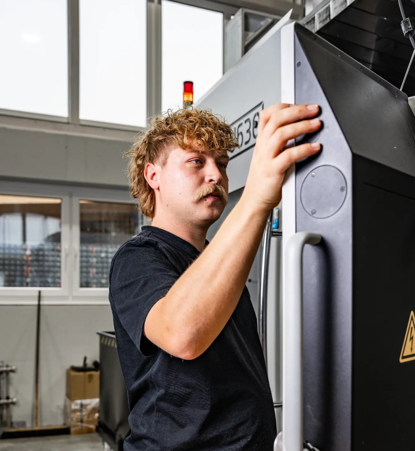 Konrad Employee thumbs up